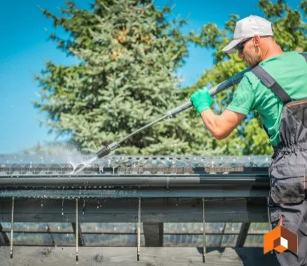 Mantenimiento de canalones en Zuya, Álava